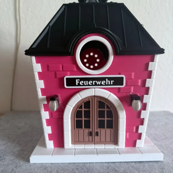 Vogelhaus, Nistkasten im Feuerwehrhaus Design