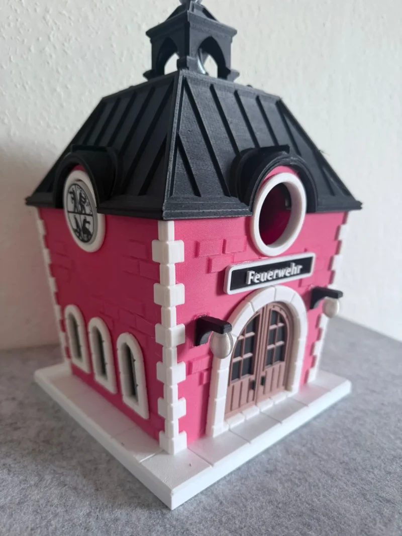 Vogelhaus, Nistkasten im Feuerwehrhaus Design – Bild 2