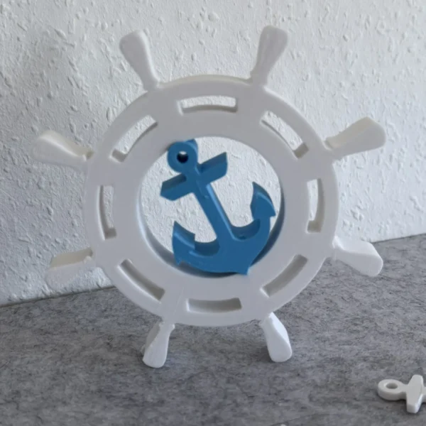 Maritimes Steuerrad mit Anker