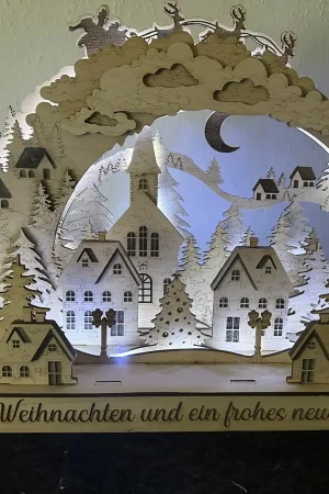 Schwibbogen Winterdorf – Gravur Frohe Weihnachten und ein frohes neues Jahr