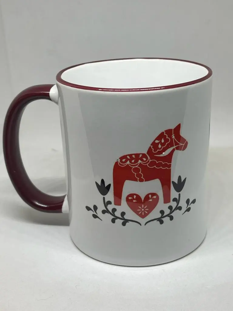 Dalahäst Tasse – skandinavisches Motiv im Folklore-Stil