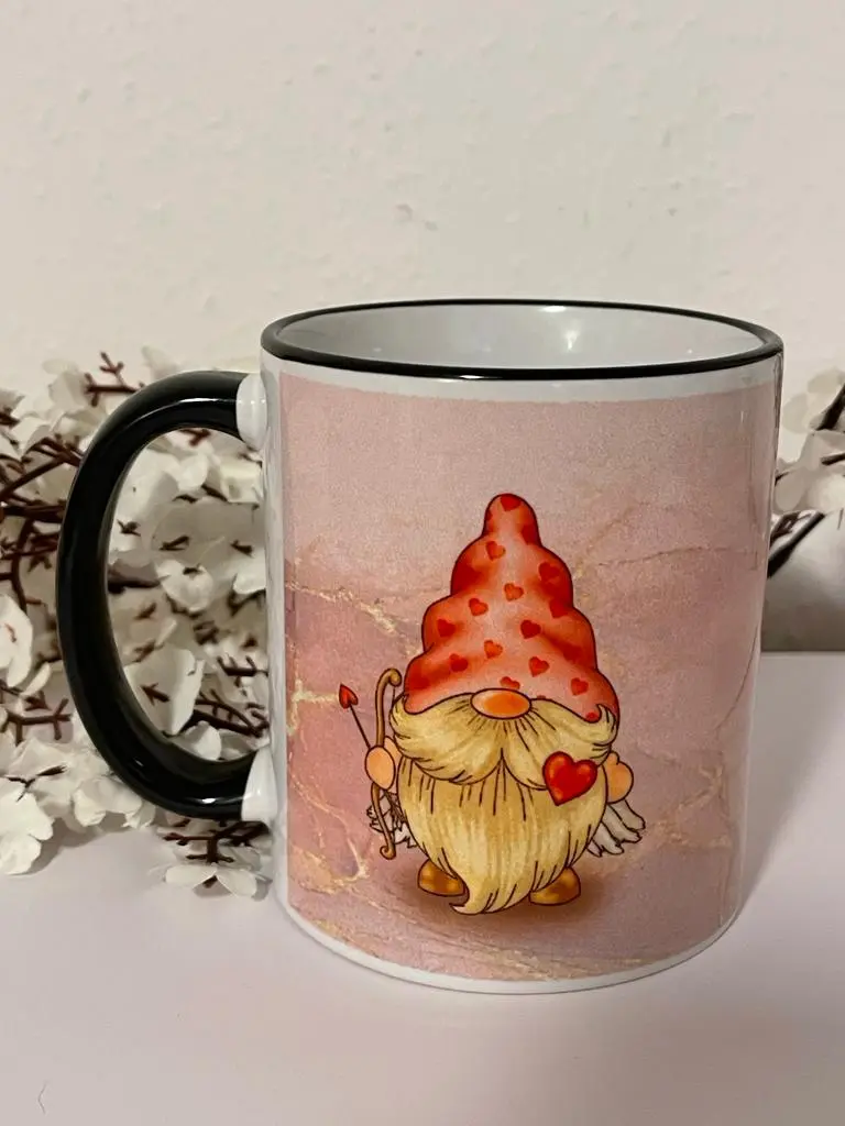 Witzige Gnom Tasse mit frechem Po auf der Rückseite – originelle Geschenkidee