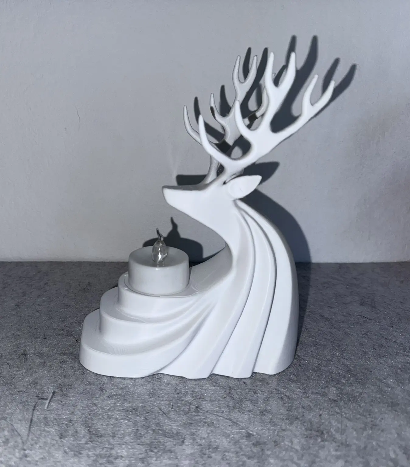 Rentier Kerzenhalter dekorativ für LED-Teelichter, elegante Weihnachtsdekoration