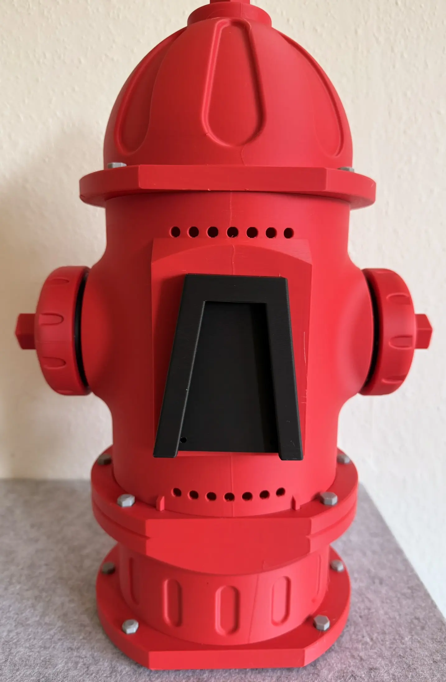 Vogelhaus/Nistkasten Hydrant im Garten