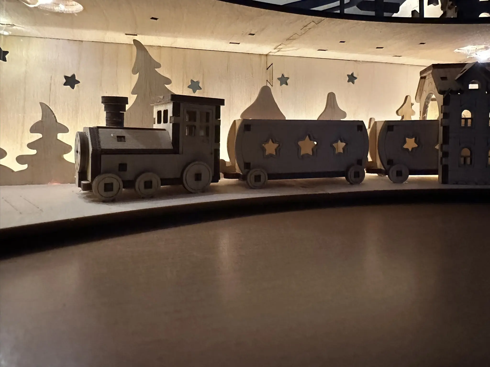 Weihnachtsdorf Winterstadt mit Lokomotive – Lokomotive im Detail