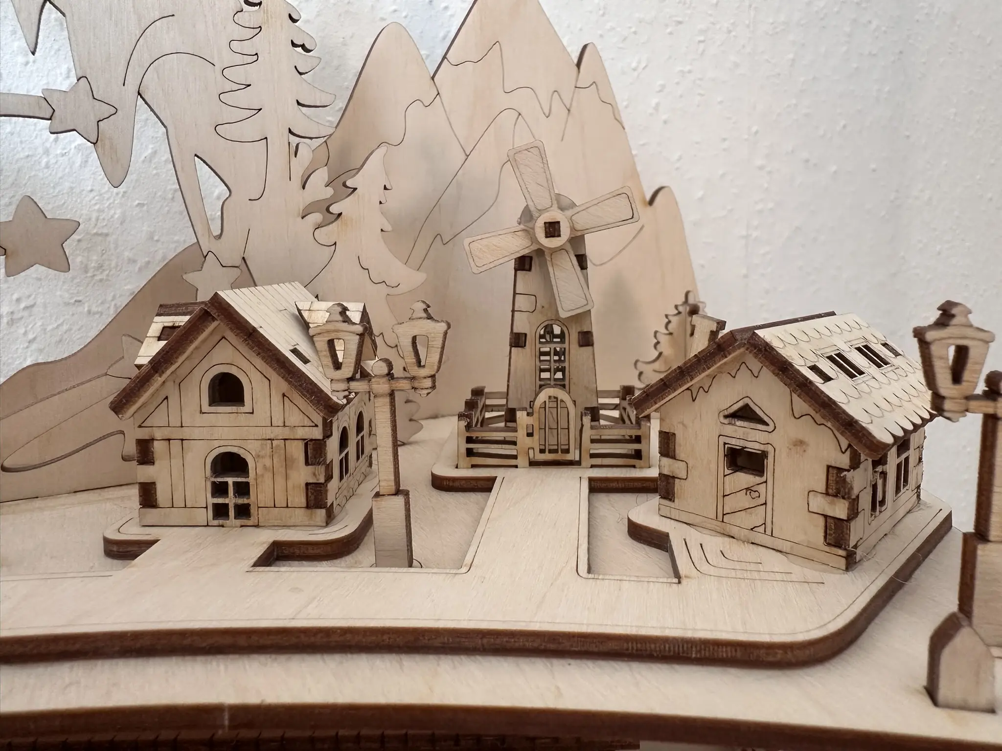 Weihnachtsdorf Winterstadt mit Lokomotive – Deatisl-Elche