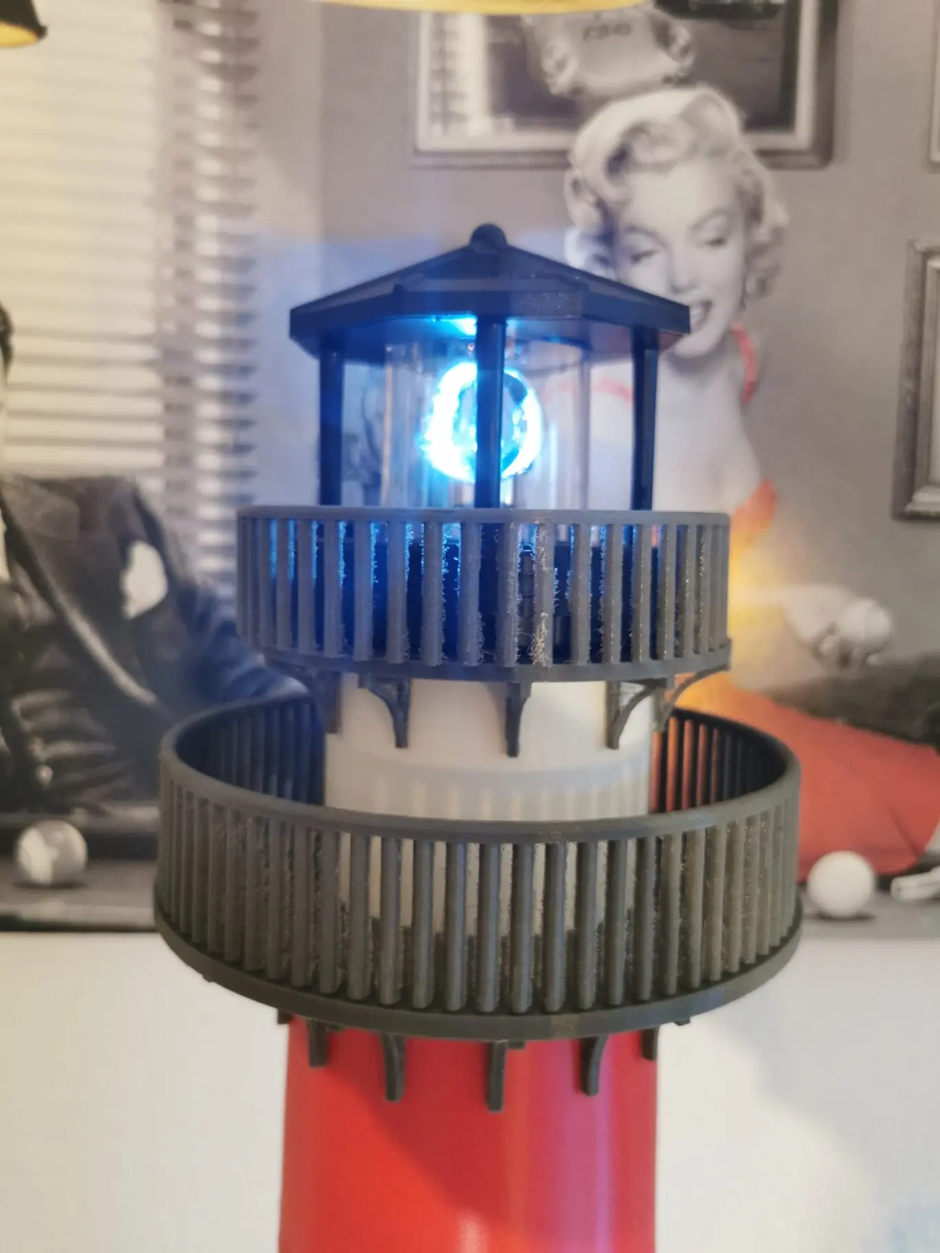 Detailansicht XL Leuchtturm mit Leuchtfeuer