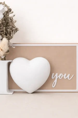 Herzkarte zum Aufstellen mit Schriftzug I love you als dekoratives Dekoobjekt