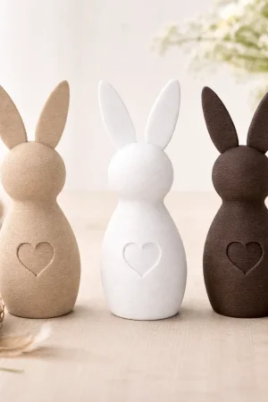 Drei Hasen Figuren mit Herz